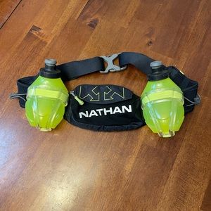 Nathan Trail Mix Plus dual bottle hydration belt